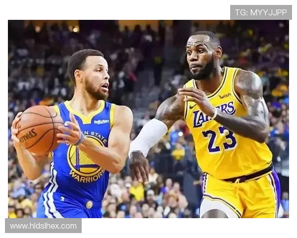 湖人队迎战勇士队,詹姆斯携手戴维斯强势复出,季前赛引发关注